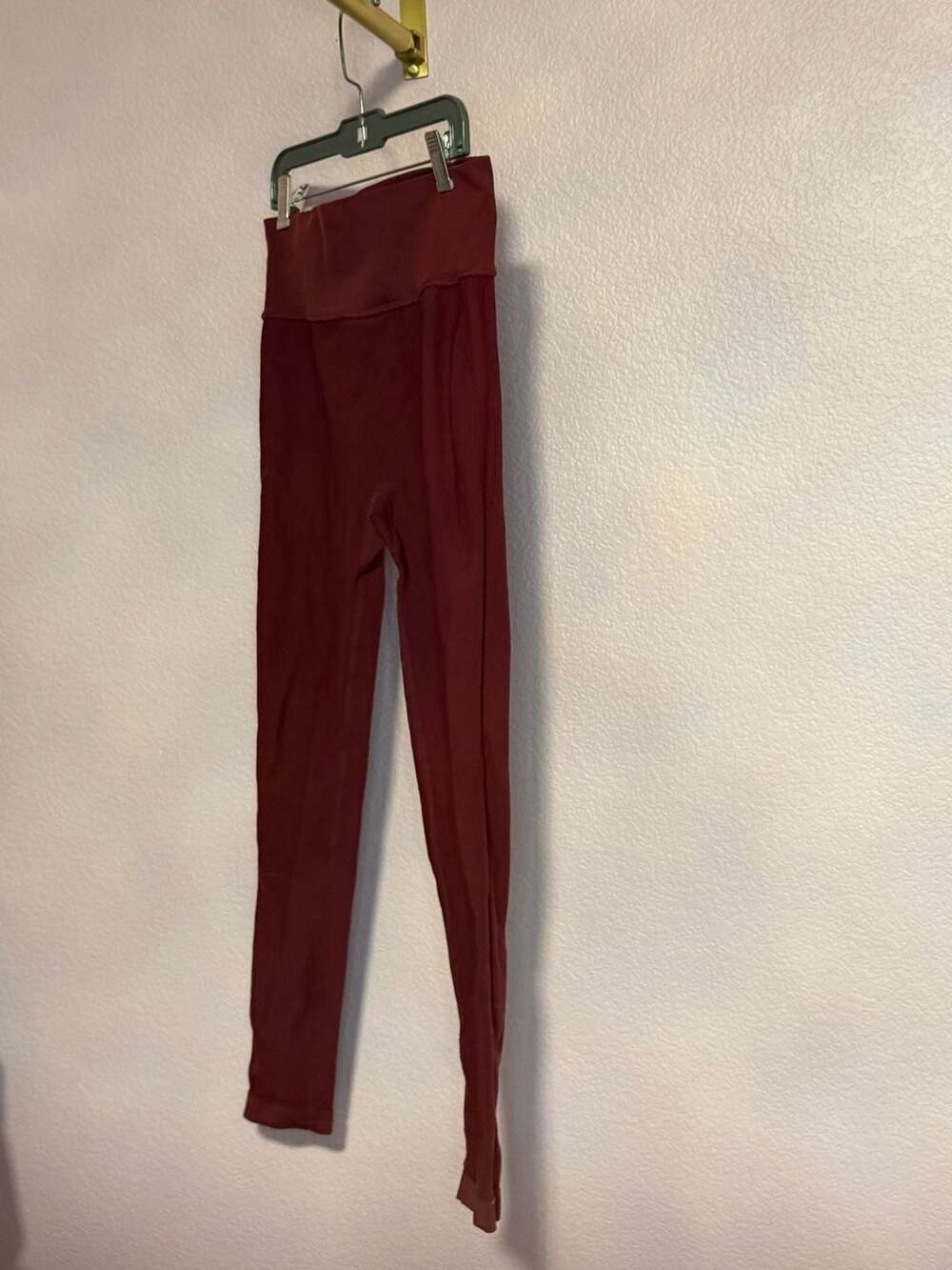 QINSEN Seamless High Waisted Yoga Pants Maroon Ruched Leggings